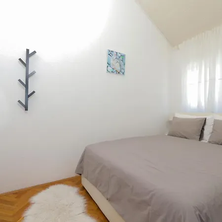 With Parking Space Okrug Gornji, Ciovo - 25259 Апартаменты