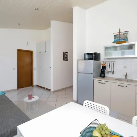 With Parking Space Okrug Gornji, Ciovo - 25259 Apartment